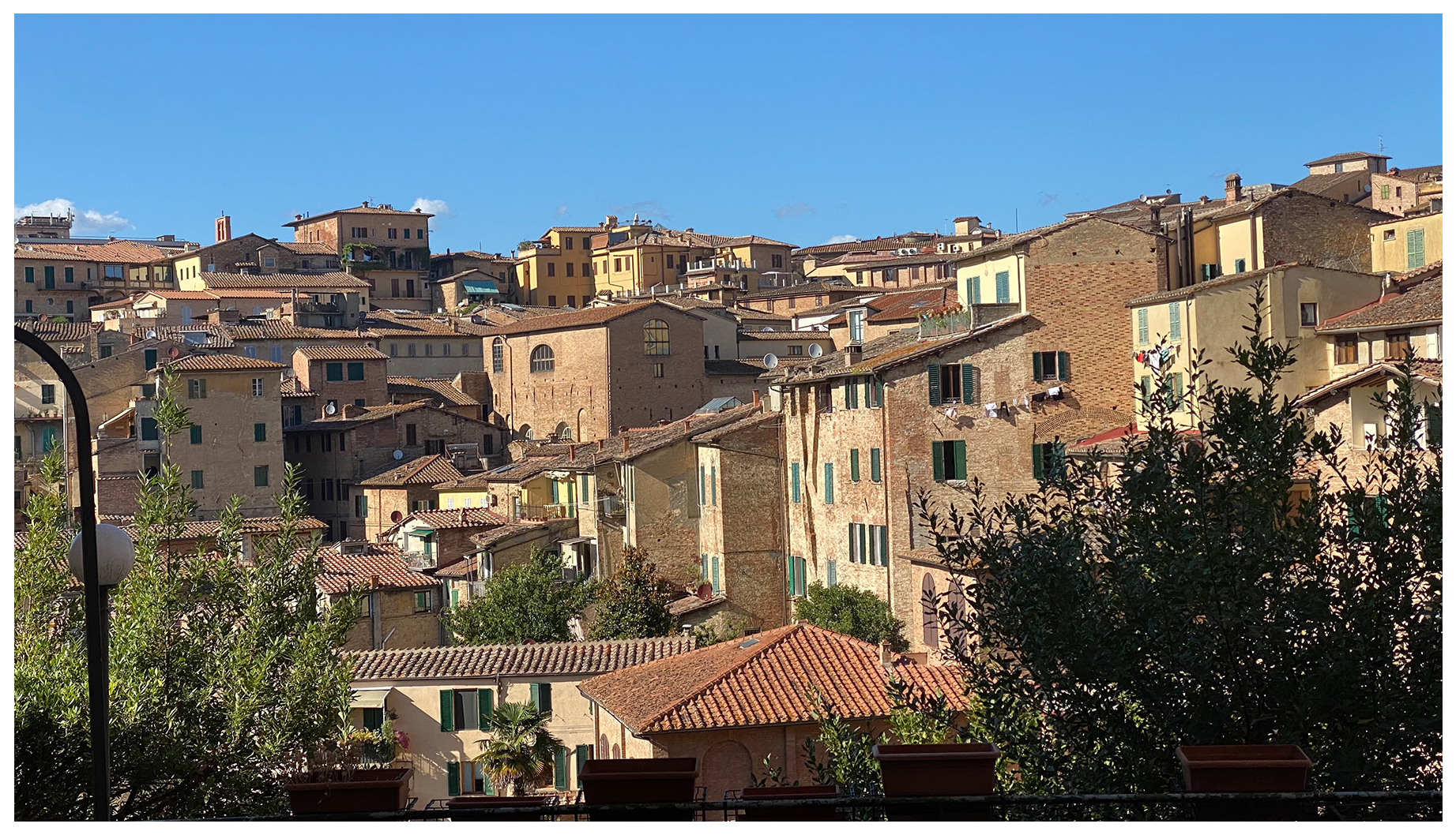 Small-streets-of-Siena-2.png